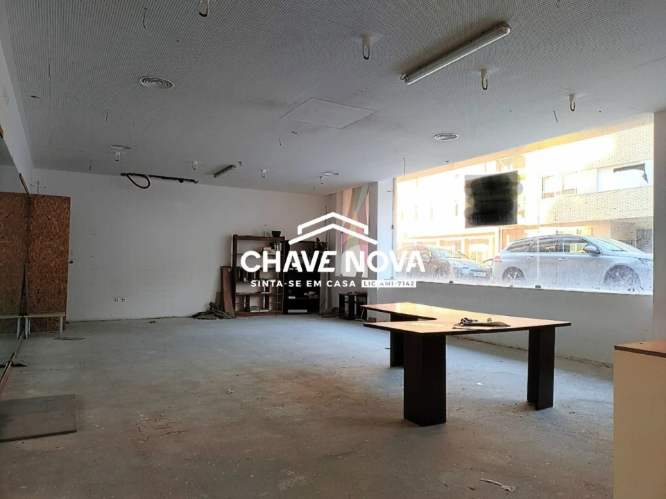 Loja para Venda em Santa Maria da Feira, Travanca, Sanfins e Espargo Foto 2