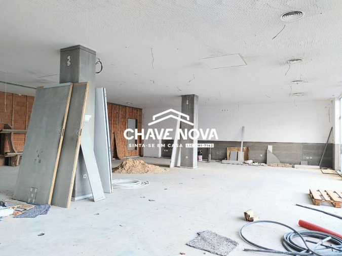 Loja para Venda em Santa Maria da Feira, Travanca, Sanfins e Espargo Foto 7