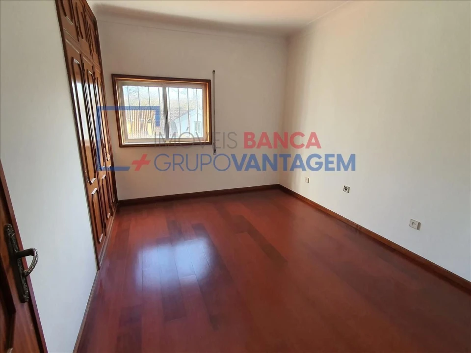 Moradia T3 para Venda em Arcozelo Foto 5