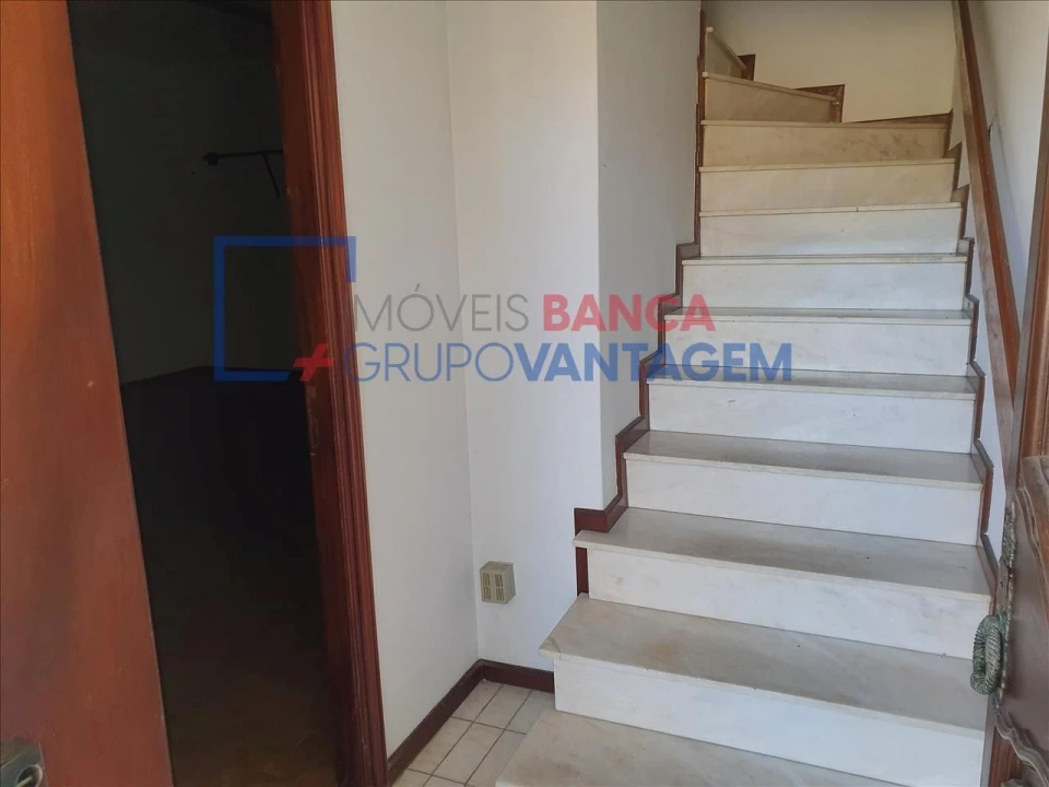 Moradia T3 para Venda em Arcozelo Foto 6