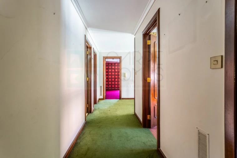 Moradia T9 para Venda em Alvalade Foto 4