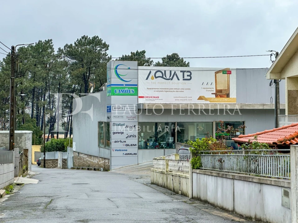 Armazém para Venda em Vila Nova de Famalicão e Calendário Foto 1