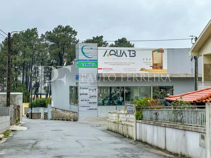 Armazém para Venda em Vila Nova de Famalicão e Calendário Foto 1