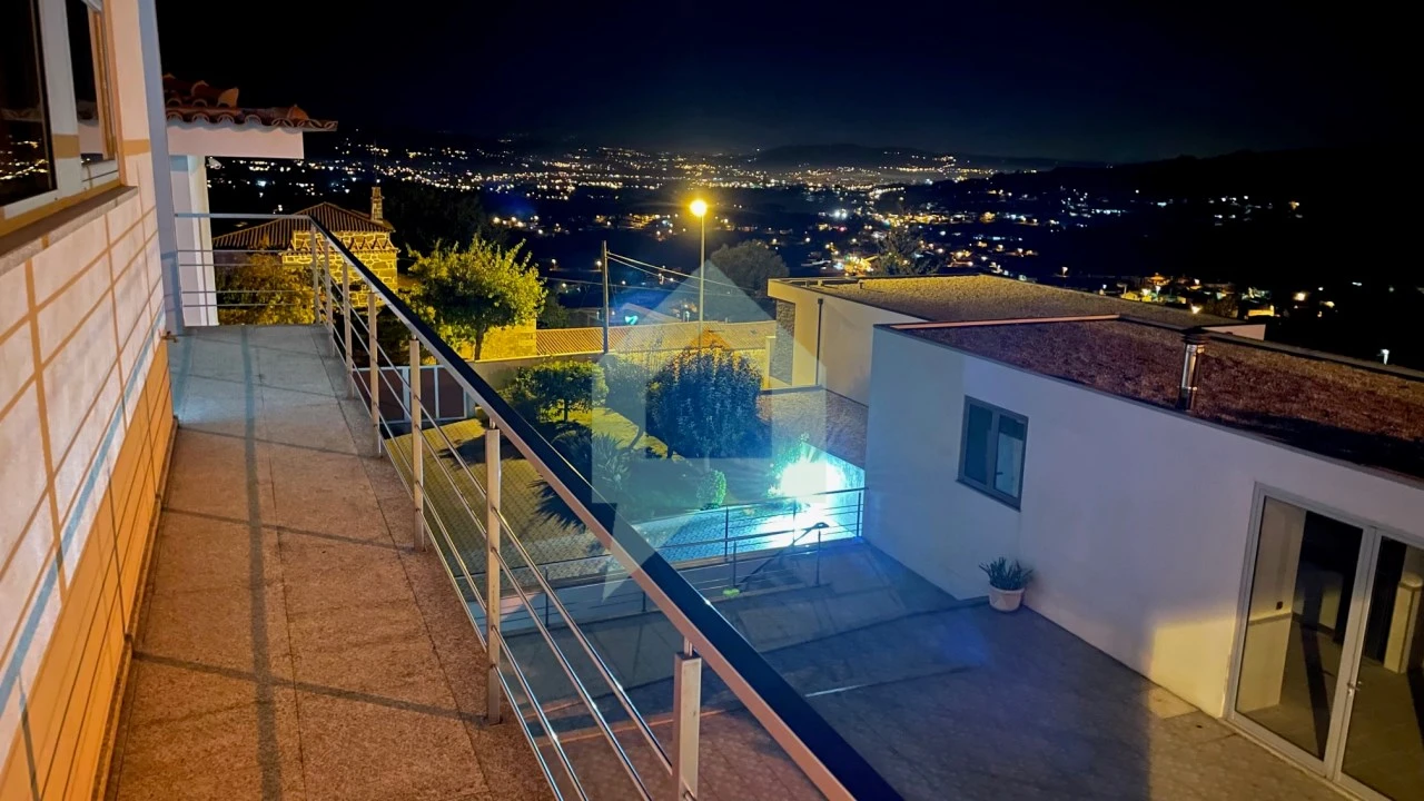 Moradia T4 para Venda em Carapeços Foto 7