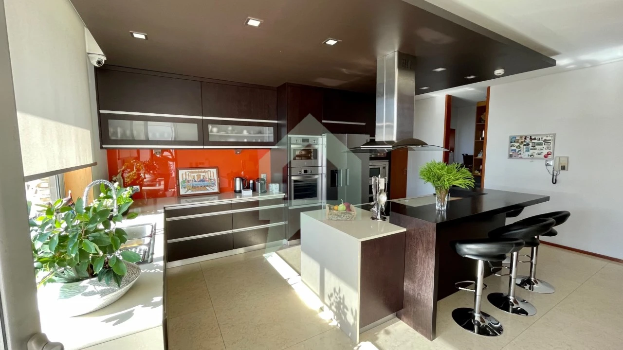 Moradia T4 para Venda em Carapeços Foto 2