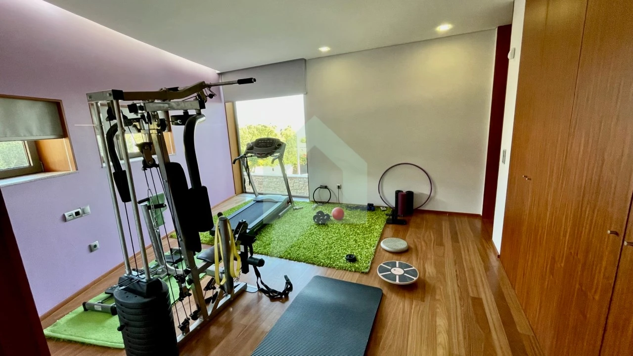 Moradia T4 para Venda em Carapeços Foto 17