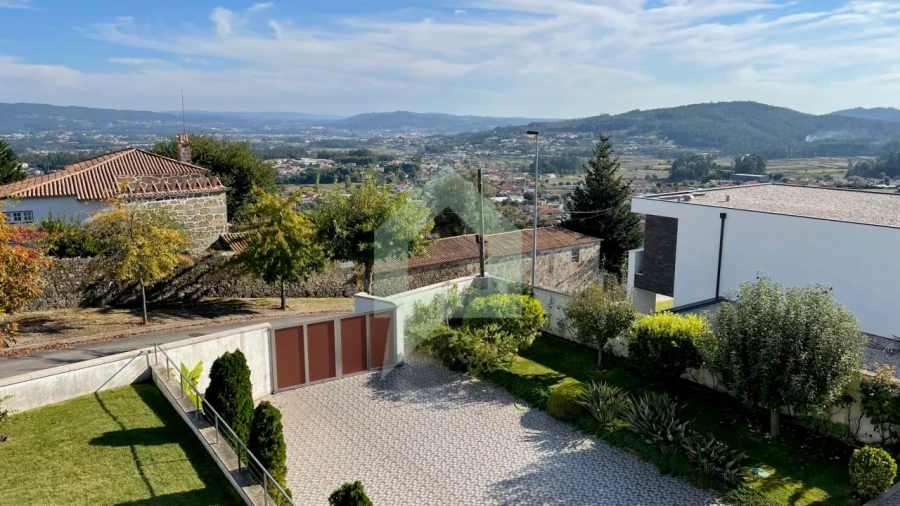 Moradia T4 para Venda em Carapeços Foto 12