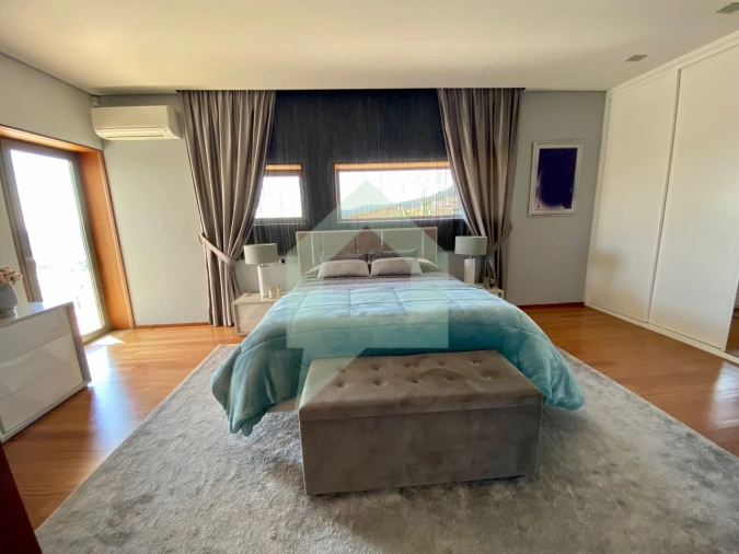 Moradia T4 para Venda em Carapeços Foto 32