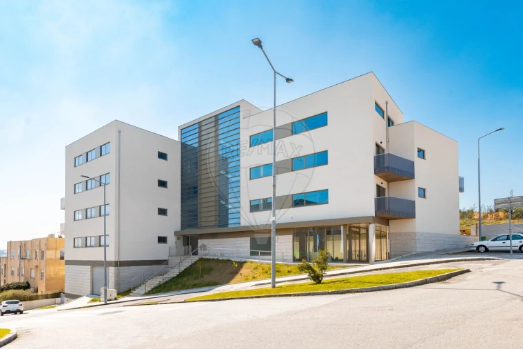 Apartamento T3 para Venda em Vilar de Andorinho Foto 1