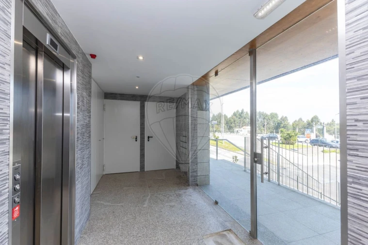 Apartamento T3 para Venda em Vilar de Andorinho Foto 5