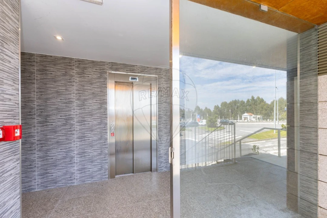 Apartamento T3 para Venda em Vilar de Andorinho Foto 2