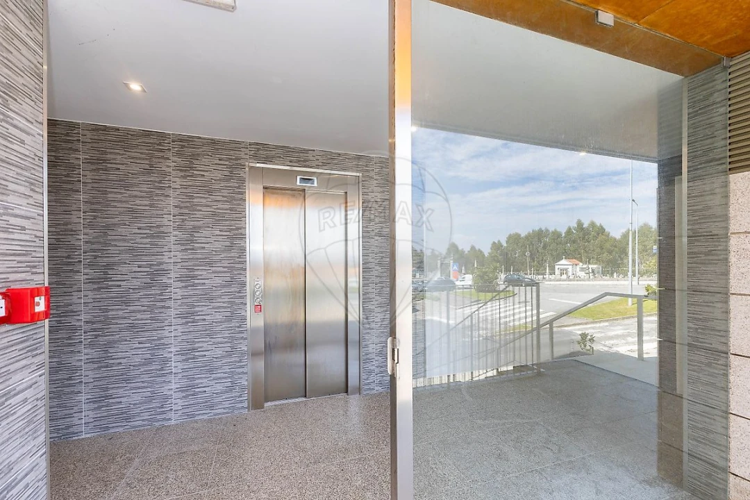 Apartamento T3 para Venda em Vilar de Andorinho Foto 2