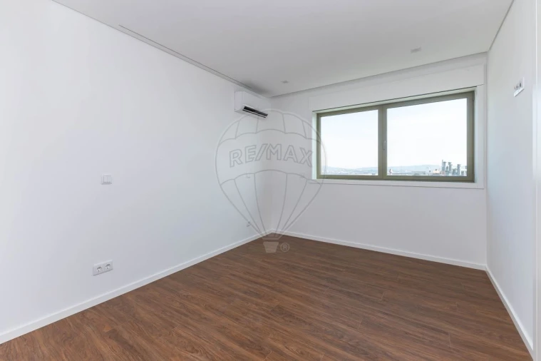 Apartamento T3 para Venda em Vilar de Andorinho Foto 6