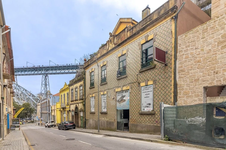 Prédio para Venda em Santa Marinha e São Pedro da Afurada Foto 1