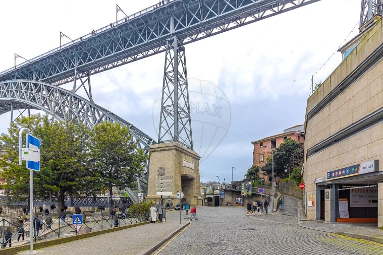 Prédio para Venda em Santa Marinha e São Pedro da Afurada Foto 5