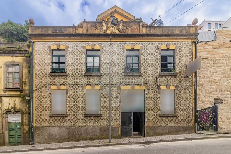 Prédio para Venda em Santa Marinha e São Pedro da Afurada Foto 2