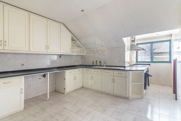 Prédio para Venda em Santa Marinha e São Pedro da Afurada Foto 9