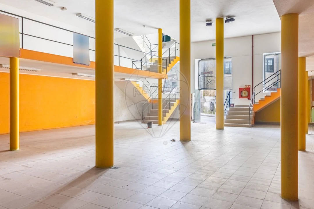 Prédio para Venda em Santa Marinha e São Pedro da Afurada Foto 4