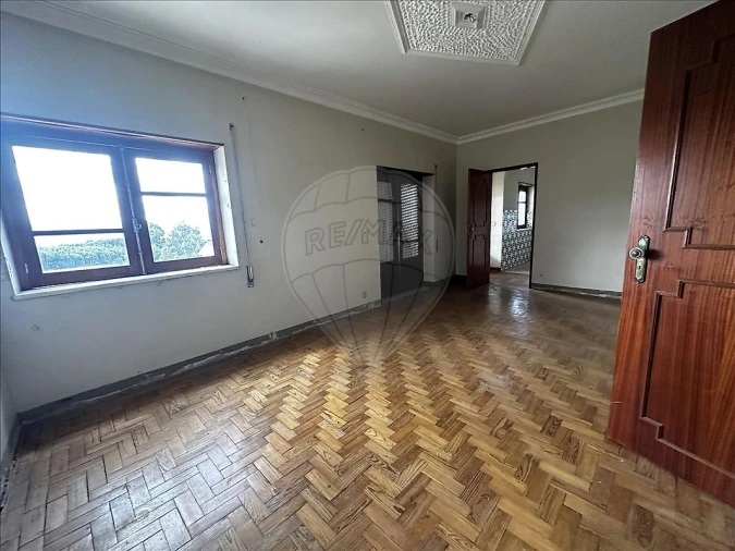 Moradia T6 para Venda em Nogueira do Cravo Foto 9