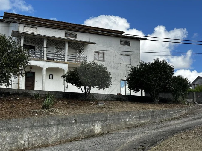 Moradia T6 para Venda em Nogueira do Cravo Foto 3