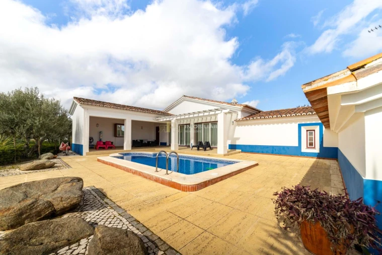 Moradia T5 para Venda em Nossa Senhora da Expectação Foto 4