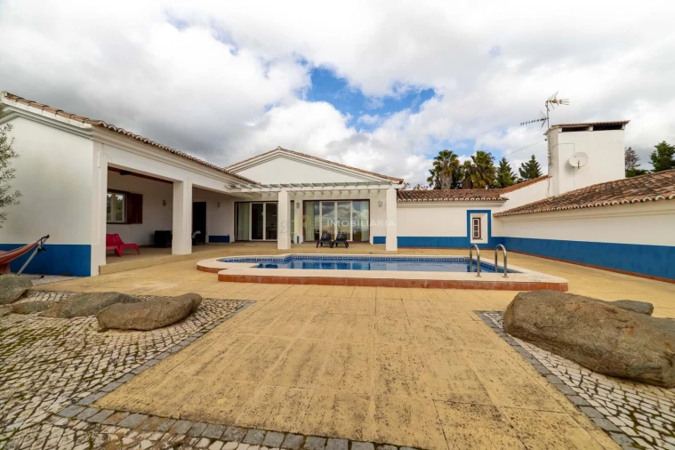 Moradia T5 para Venda em Nossa Senhora da Expectação Foto 49