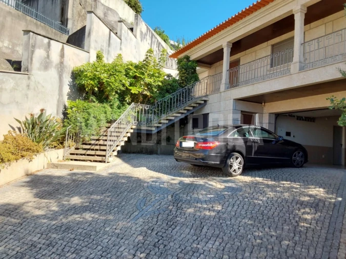 Moradia T3 para Venda em Lomar e Arcos