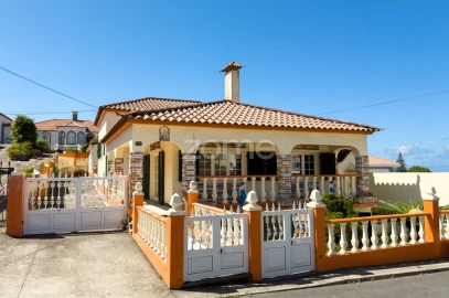 Moradia T4 para Venda em Rabo de Peixe