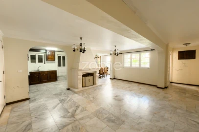 Moradia T4 para Venda em Rabo de Peixe