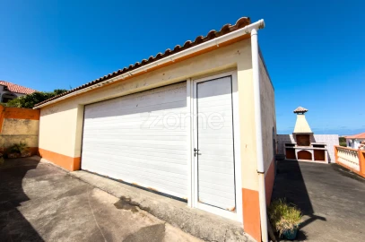 Moradia T4 para Venda em Rabo de Peixe