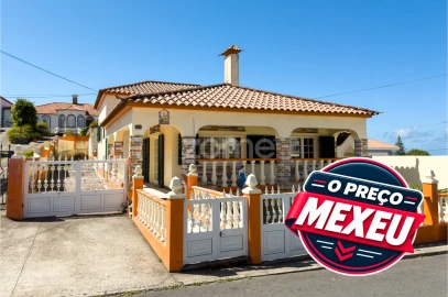 Moradia T4 para Venda em Rabo de Peixe