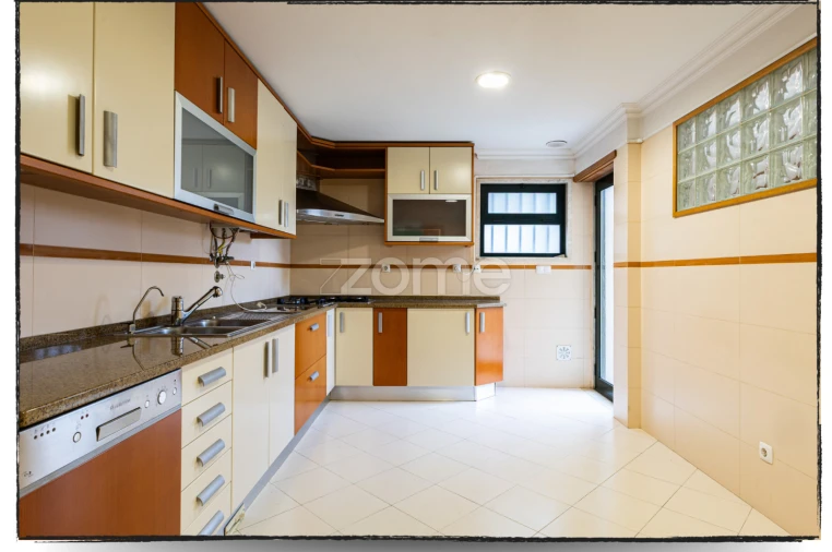 Moradia T4 para Arrendamento em São Domingos de Rana Foto 12