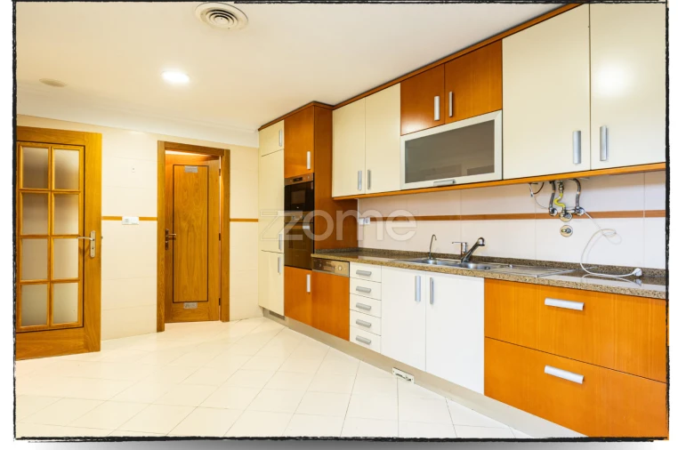 Moradia T4 para Arrendamento em São Domingos de Rana Foto 13