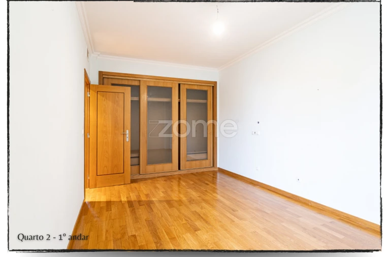 Moradia T4 para Arrendamento em São Domingos de Rana Foto 22