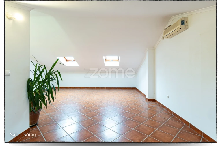 Moradia T4 para Arrendamento em São Domingos de Rana Foto 32