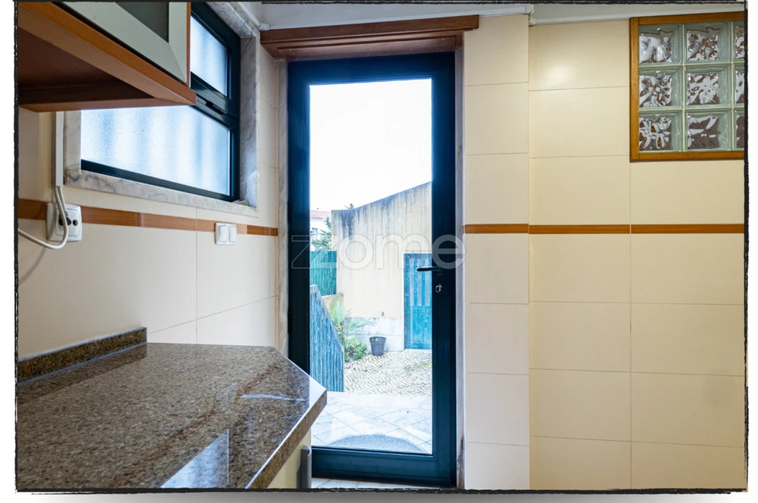 Moradia T4 para Arrendamento em São Domingos de Rana Foto 14