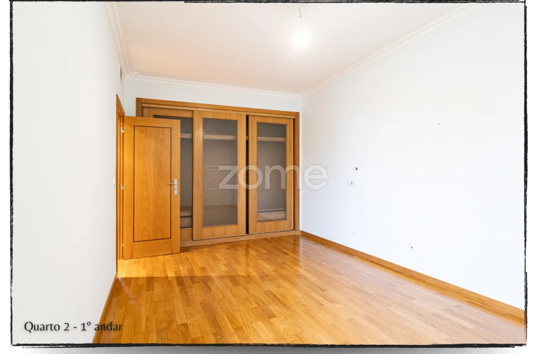 Moradia T4 para Arrendamento em São Domingos de Rana Foto 22