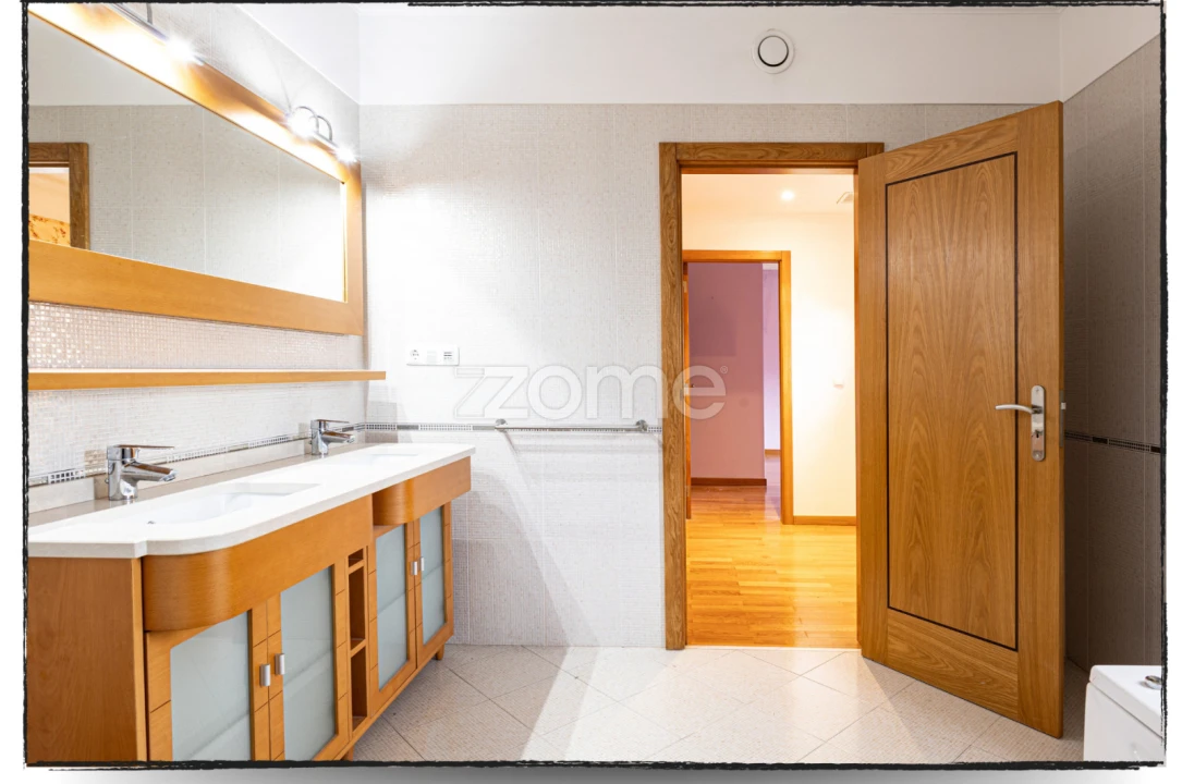 Moradia T4 para Arrendamento em São Domingos de Rana Foto 25