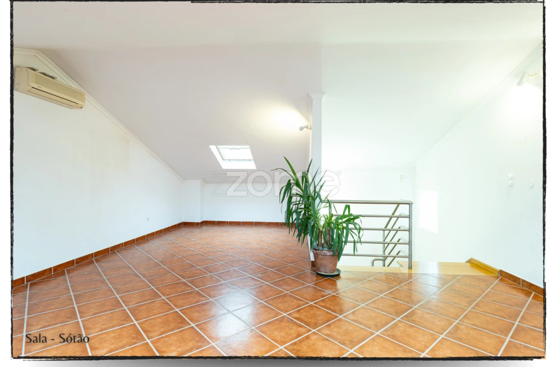 Moradia T4 para Arrendamento em São Domingos de Rana Foto 31