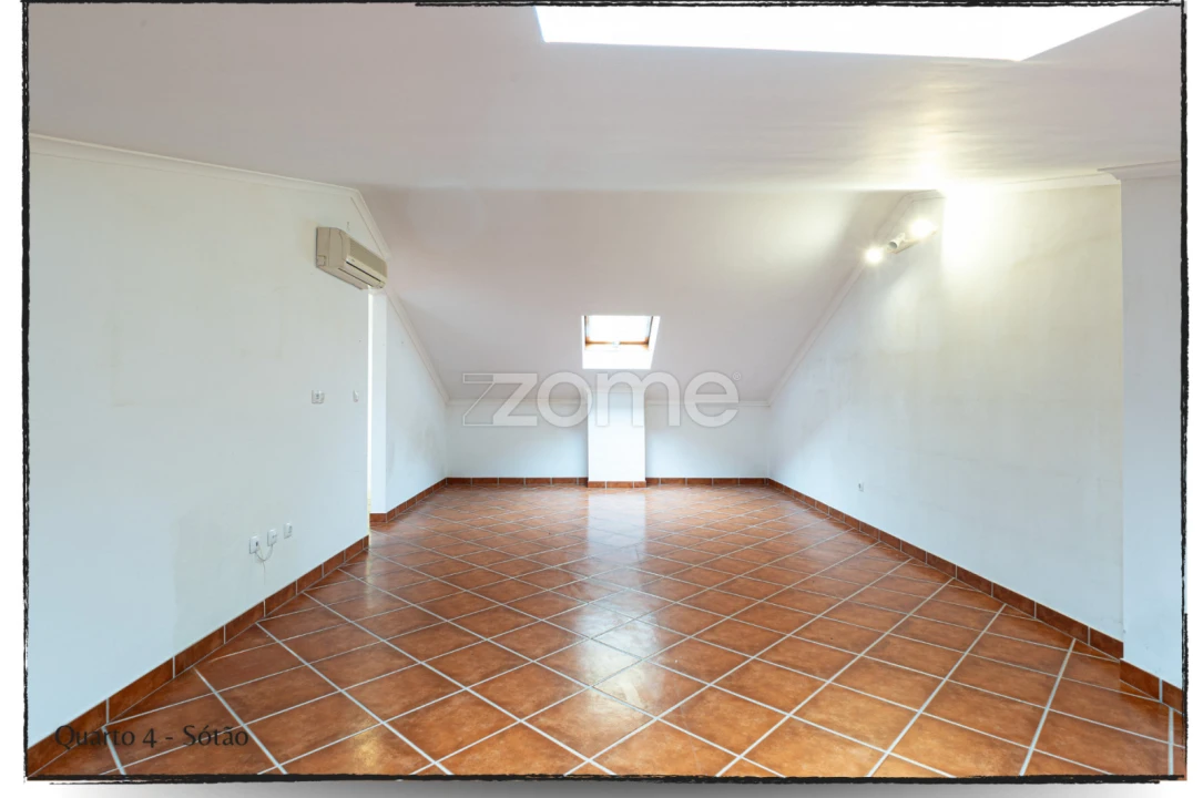 Moradia T4 para Arrendamento em São Domingos de Rana Foto 35