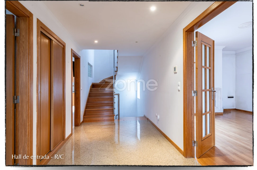 Moradia T4 para Arrendamento em São Domingos de Rana Foto 6