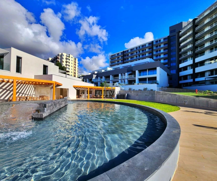 Apartamento T4 para Venda em São Martinho Foto 3