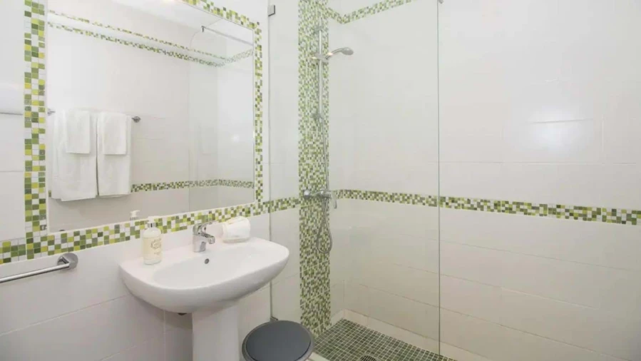 Moradia T3 para Venda em Guia Foto 19