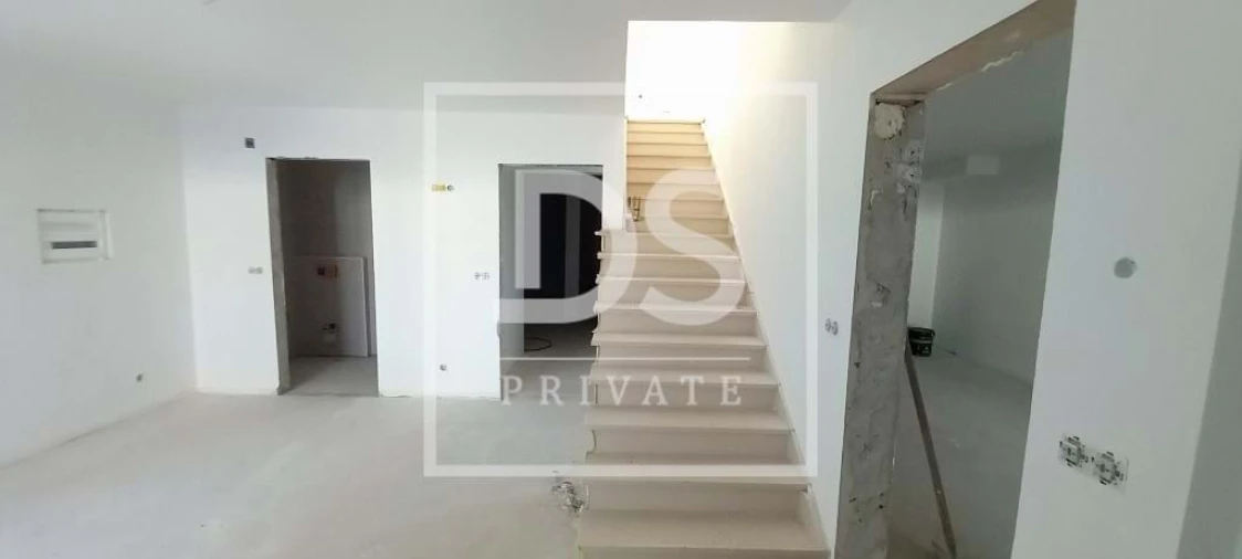 Moradia T4 para Venda em Igreja Nova e Cheleiros Foto 29