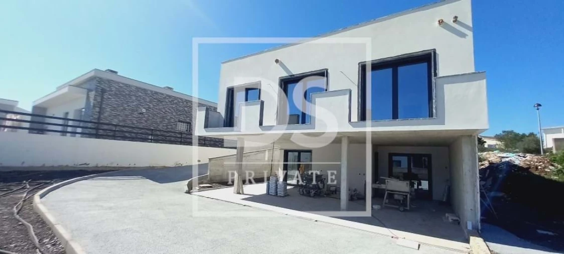 Moradia T4 para Venda em Igreja Nova e Cheleiros Foto 13