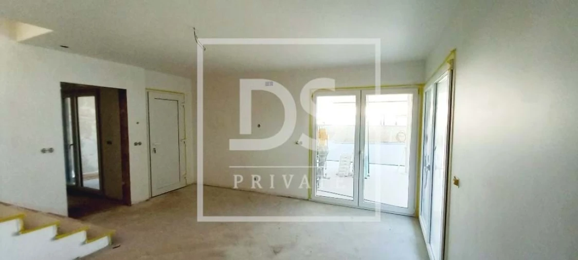 Moradia T4 para Venda em Igreja Nova e Cheleiros Foto 34