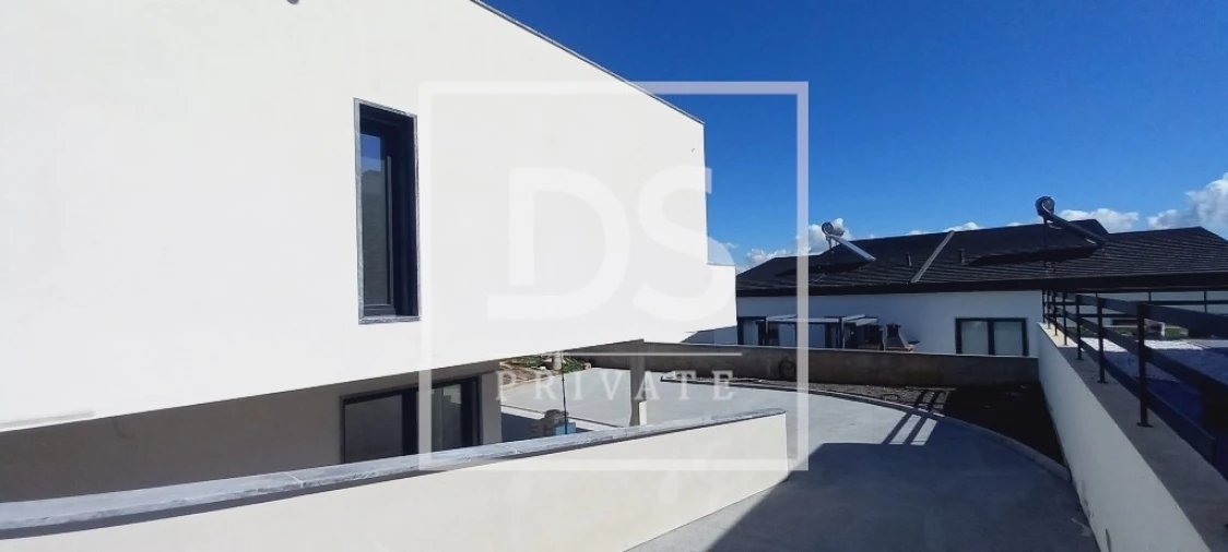 Moradia T4 para Venda em Igreja Nova e Cheleiros Foto 10