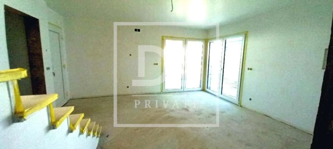 Moradia T4 para Venda em Igreja Nova e Cheleiros Foto 31