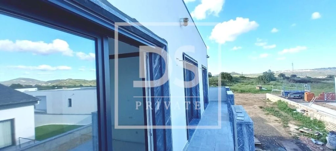 Moradia T4 para Venda em Igreja Nova e Cheleiros Foto 23