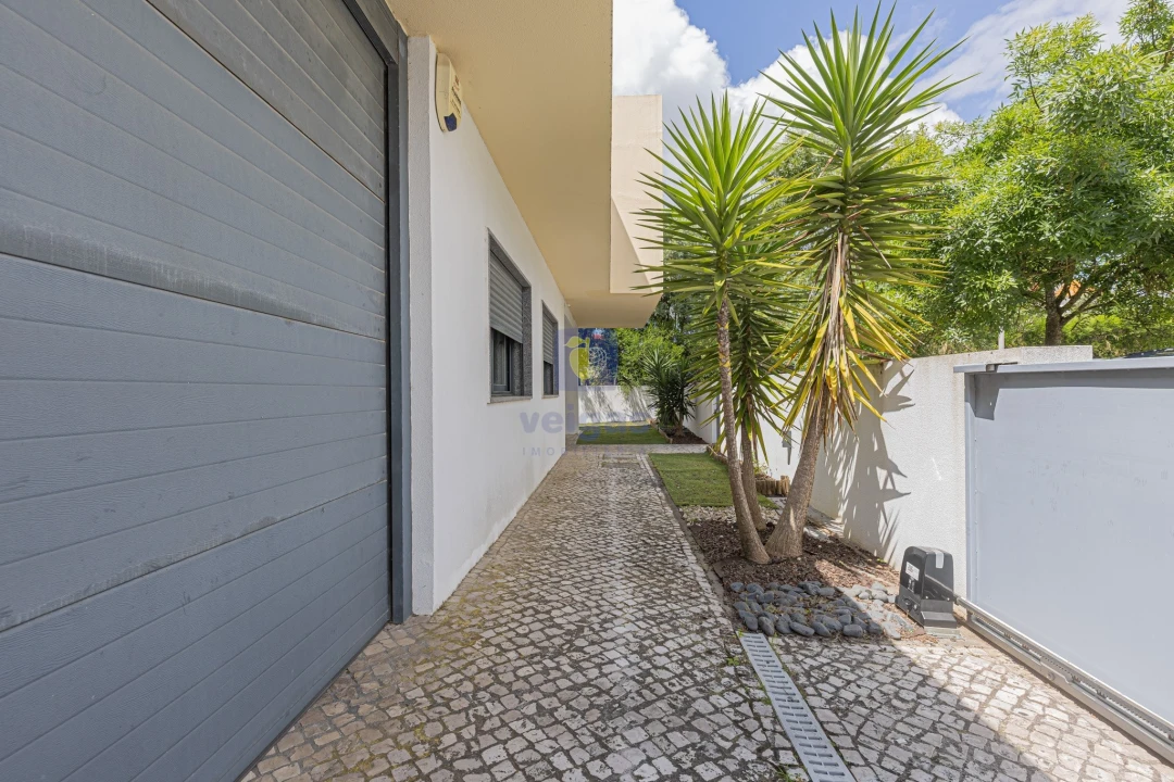 Moradia T4 para Venda em Santo Antonio da Charneca Foto 37